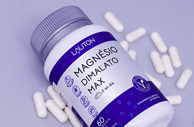 Comprando Magnésio Dimalato Lauton você recebe um suplemento de alta biodisponilidade, melhor absorvido pelo corpo, Ao suplementar magnésico Lauton com apenas duas cápsulas por dia você ingere a dose necessária e eficaz de magnésio